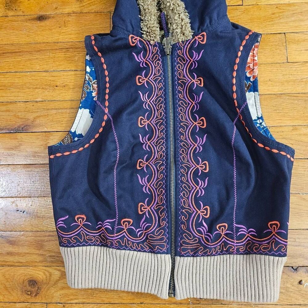 Free People Boho Embroidered Vest Blue Fleece Sherpa Hood Size XS - Picture 2 of 6